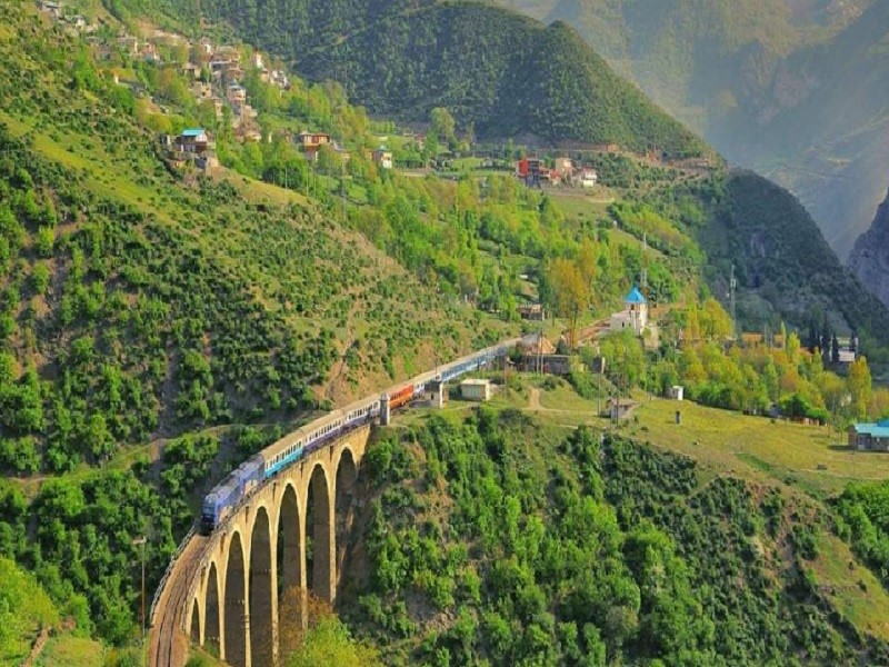 مناظر طبیعی و تاریخی مسیر قطارگردی شمال ایران - کاماپرس